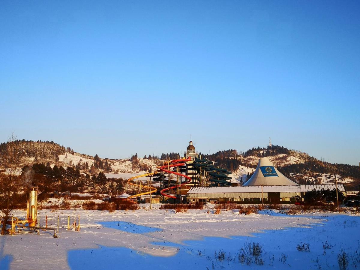 Vcielka Appartamento Bešeňová Esterno foto