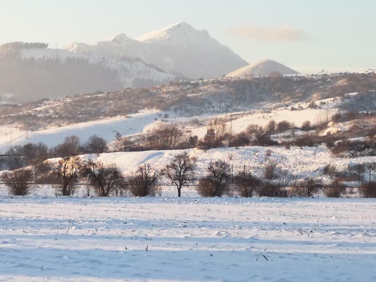 Vcielka Appartamento Bešeňová Esterno foto